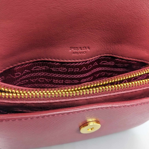 Prada - Picture 6 of 12